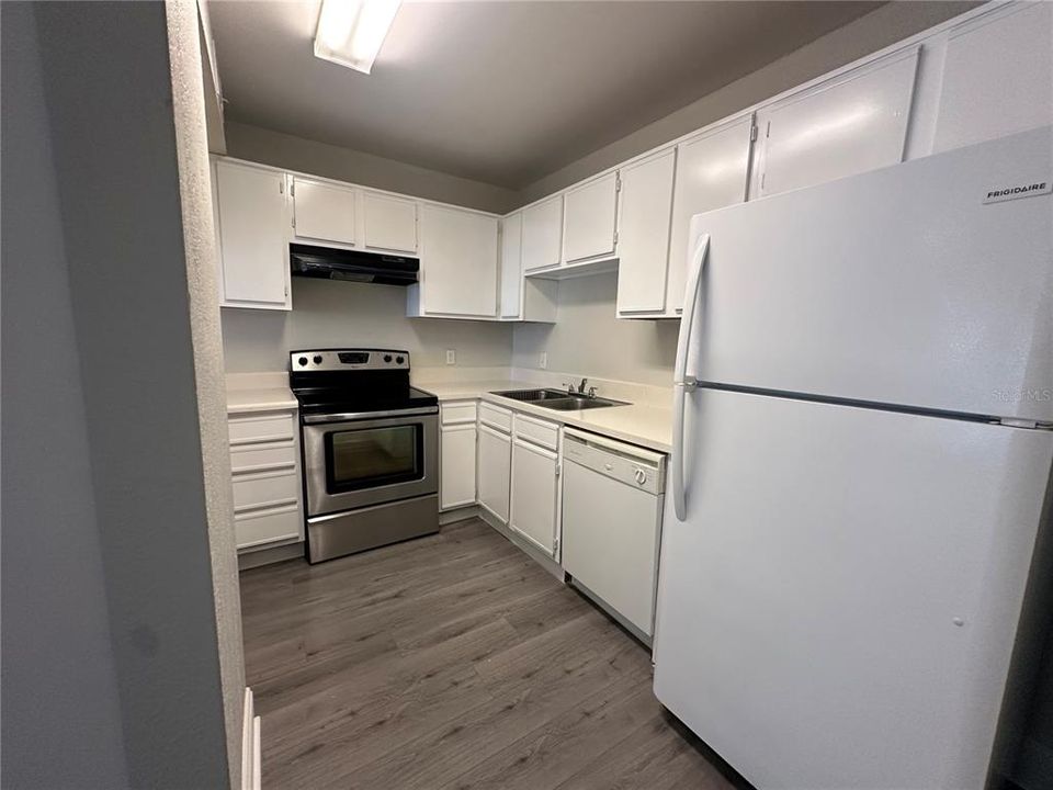 Active With Contract: $1,775 (1 beds, 1 baths, 693 Square Feet)