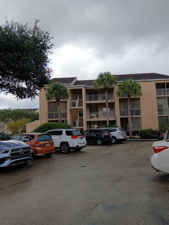 Active With Contract: $1,775 (1 beds, 1 baths, 693 Square Feet)