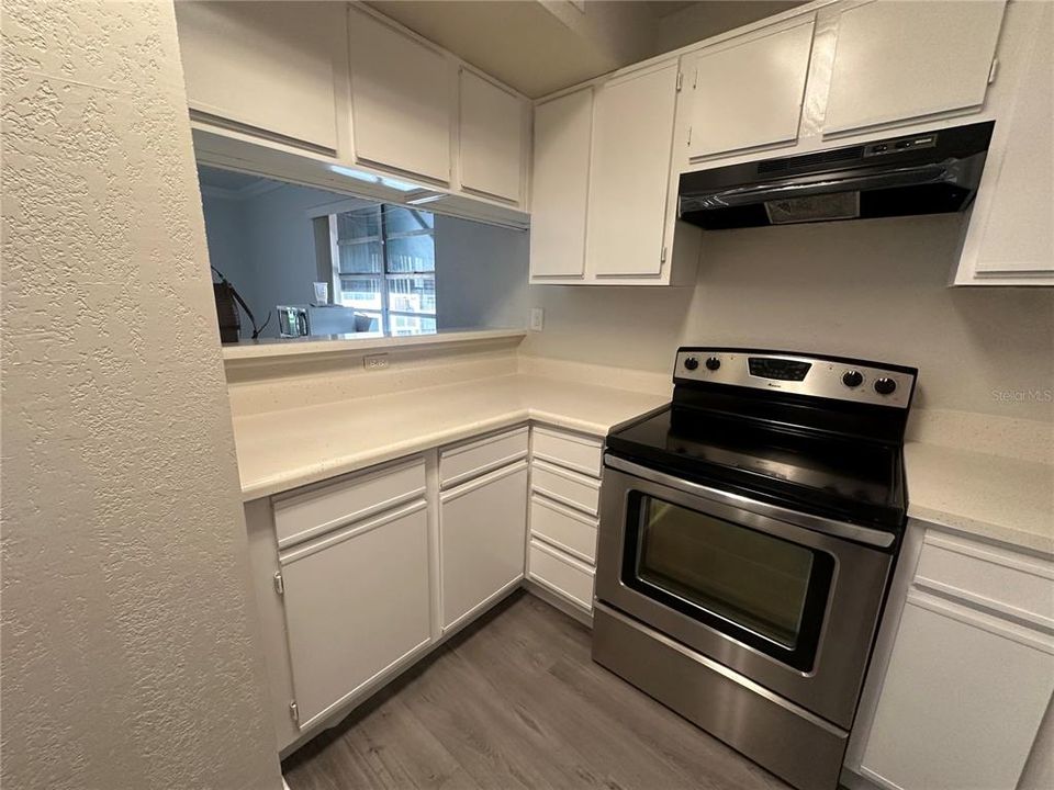 Active With Contract: $1,775 (1 beds, 1 baths, 693 Square Feet)