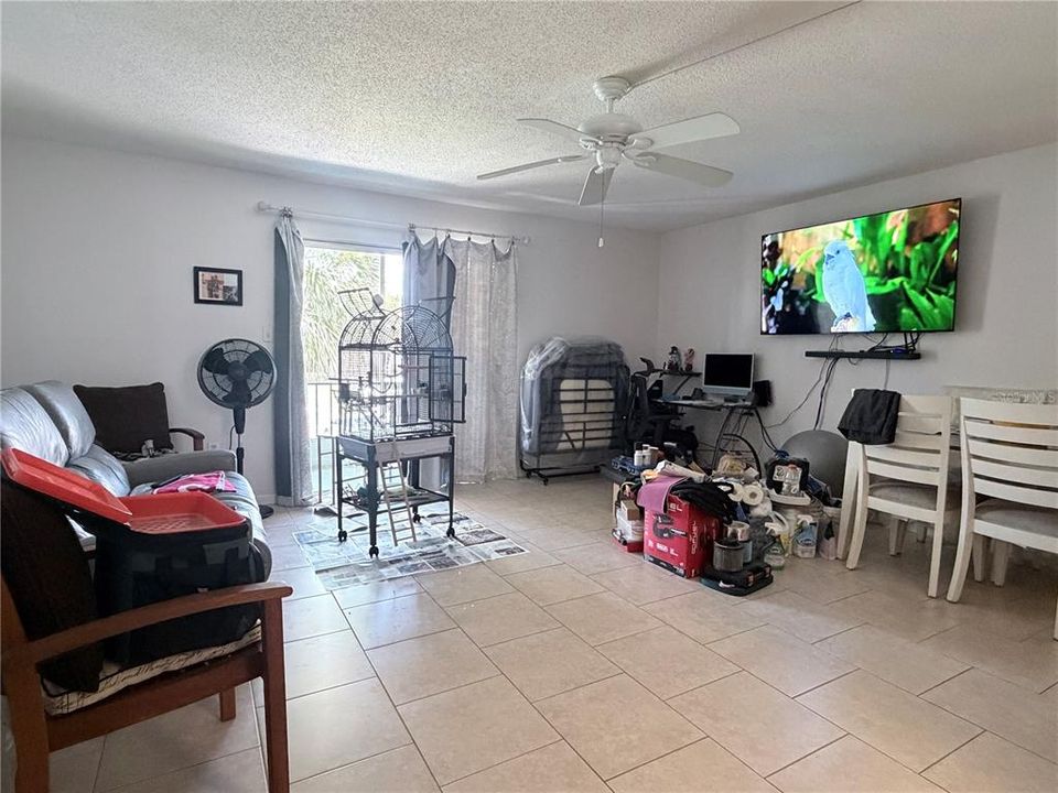 For Sale: $119,500 (1 beds, 1 baths, 745 Square Feet)
