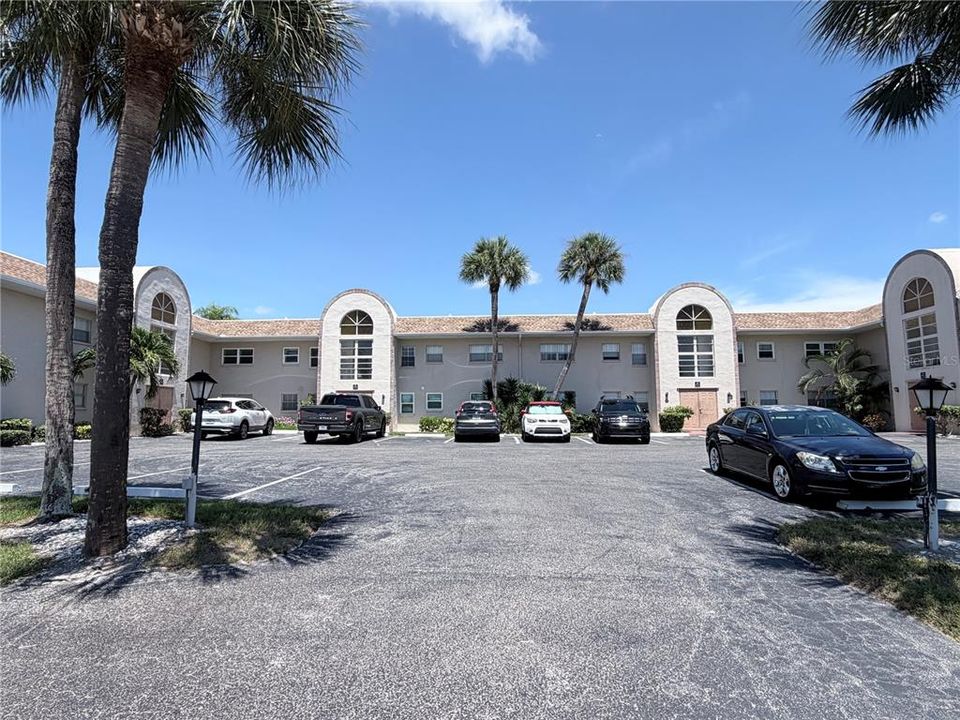 For Sale: $119,500 (1 beds, 1 baths, 745 Square Feet)
