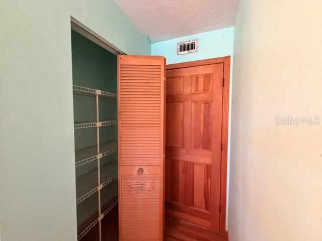 На продажу: $450,000 (5 спален, 2 ванн, 3650 Квадратных фут)