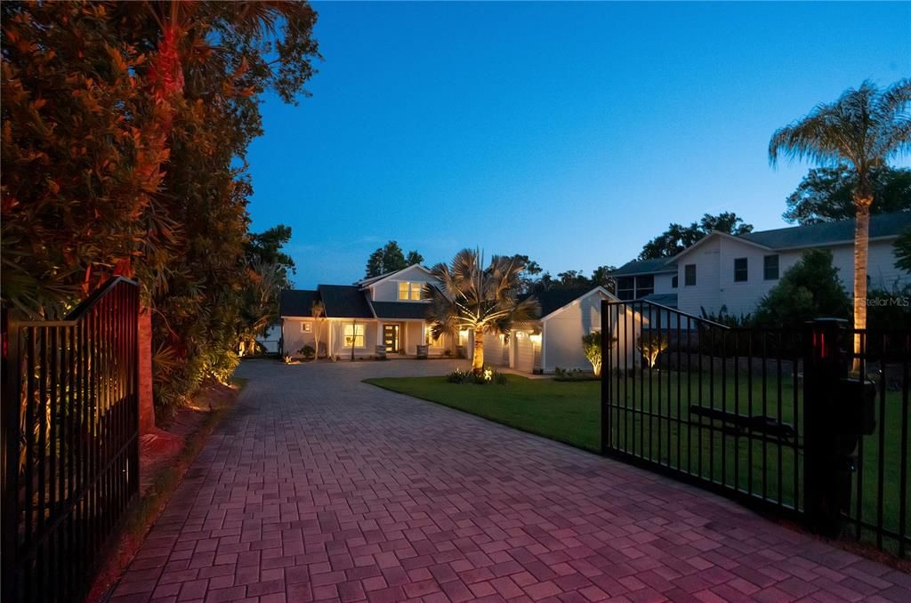 Activo con contrato: $2,550,000 (4 camas, 3 baños, 3880 Pies cuadrados)