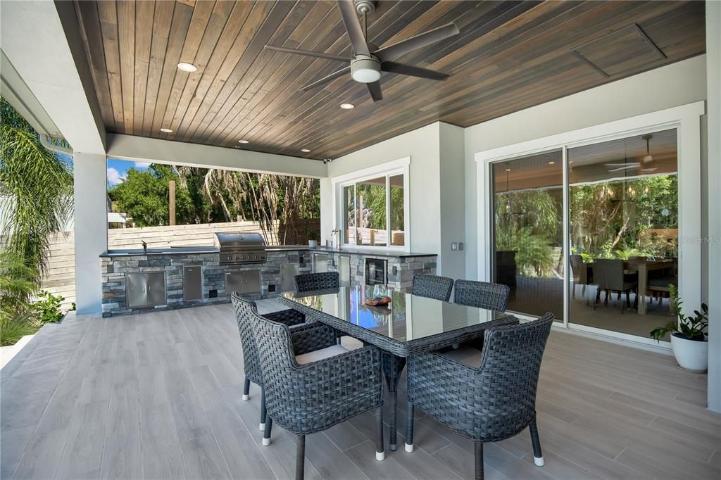 Activo con contrato: $2,550,000 (4 camas, 3 baños, 3880 Pies cuadrados)