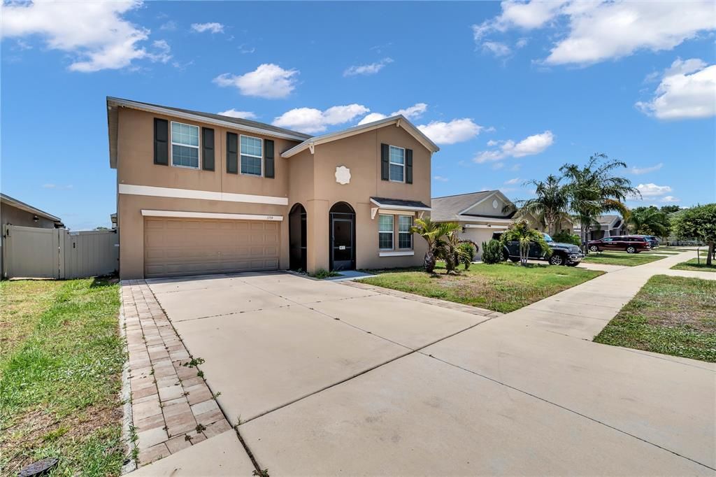 На продажу: $400,000 (6 спален, 3 ванн, 3362 Квадратных фут)