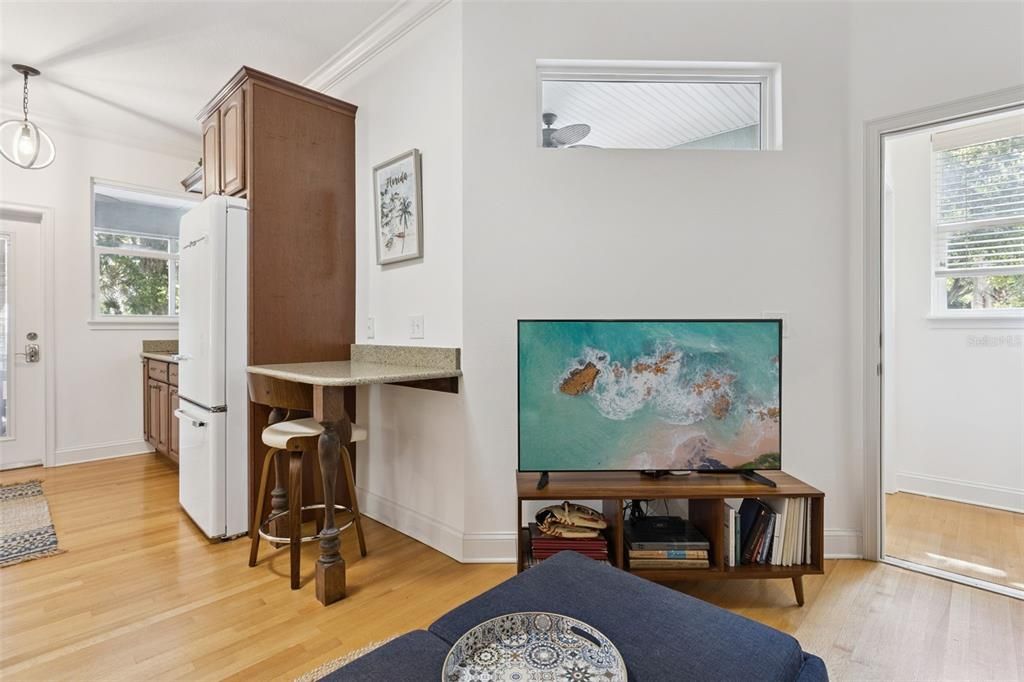 На продажу: $725,000 (4 спален, 3 ванн, 1965 Квадратных фут)
