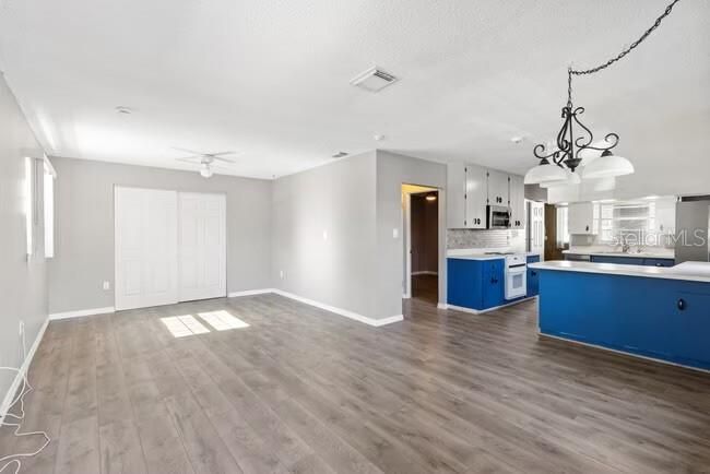 For Rent: $1,850 (2 beds, 1 baths, 950 Square Feet)