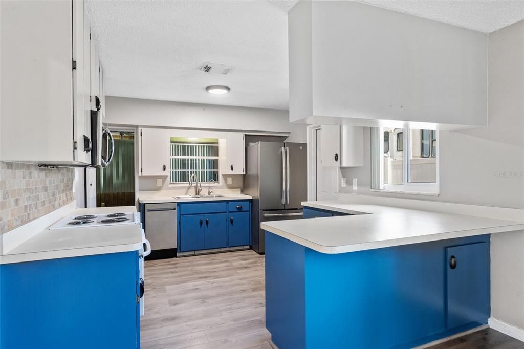 For Rent: $1,850 (2 beds, 1 baths, 950 Square Feet)
