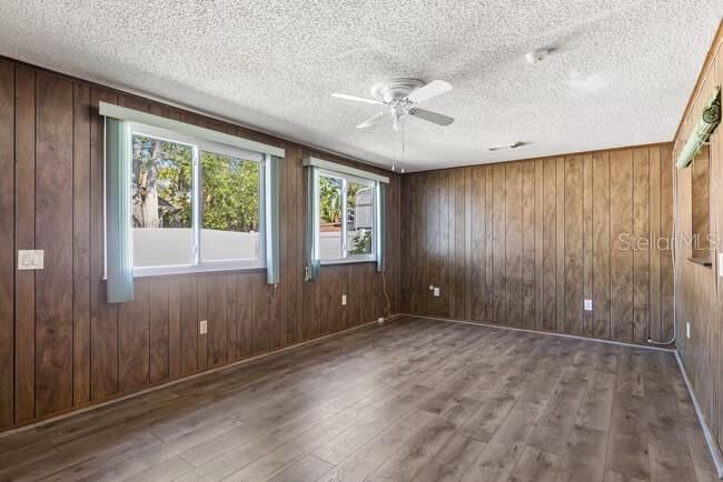 For Rent: $1,850 (2 beds, 1 baths, 950 Square Feet)