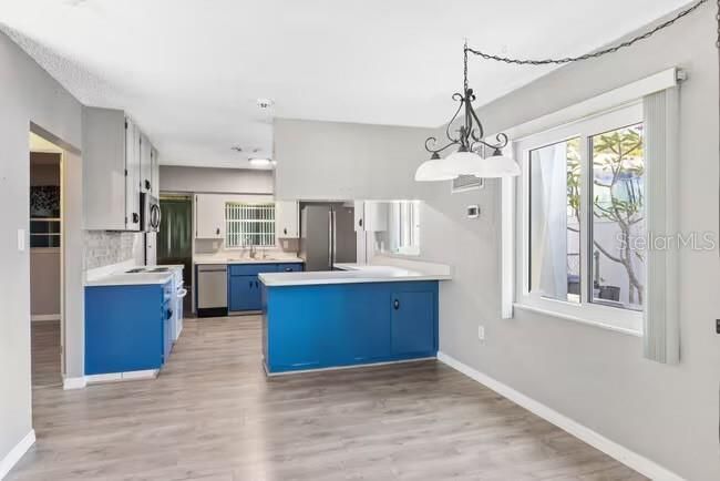 For Rent: $1,850 (2 beds, 1 baths, 950 Square Feet)