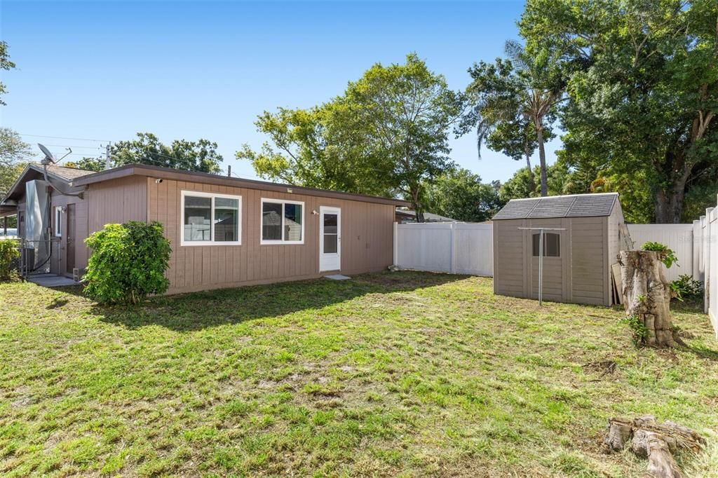 For Rent: $1,850 (2 beds, 1 baths, 950 Square Feet)