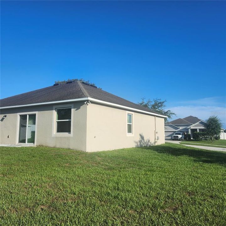 En Venta: $319,900 (4 camas, 2 baños, 1950 Pies cuadrados)