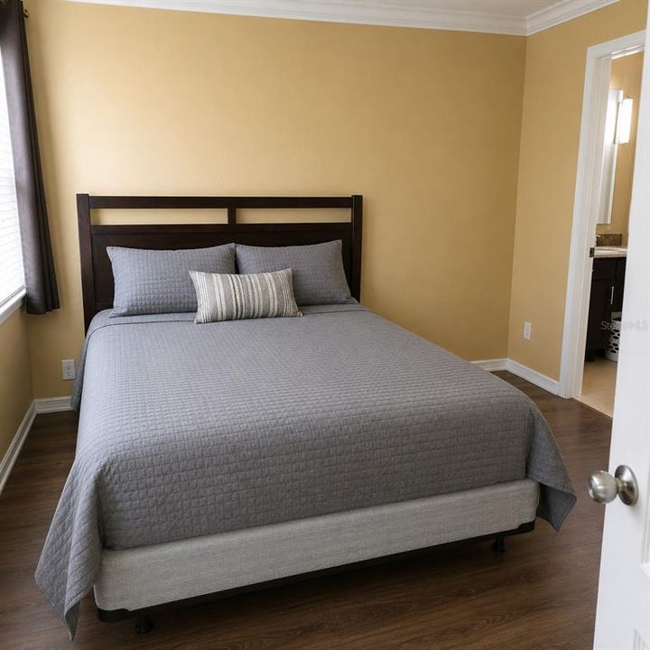En Venta: $319,900 (4 camas, 2 baños, 1950 Pies cuadrados)