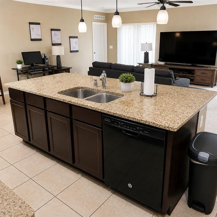En Venta: $319,900 (4 camas, 2 baños, 1950 Pies cuadrados)