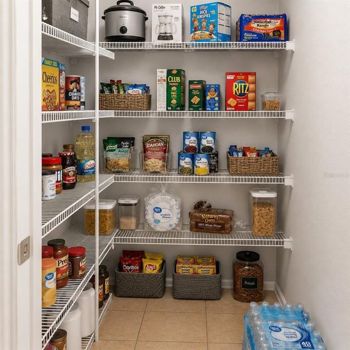 En Venta: $319,900 (4 camas, 2 baños, 1950 Pies cuadrados)