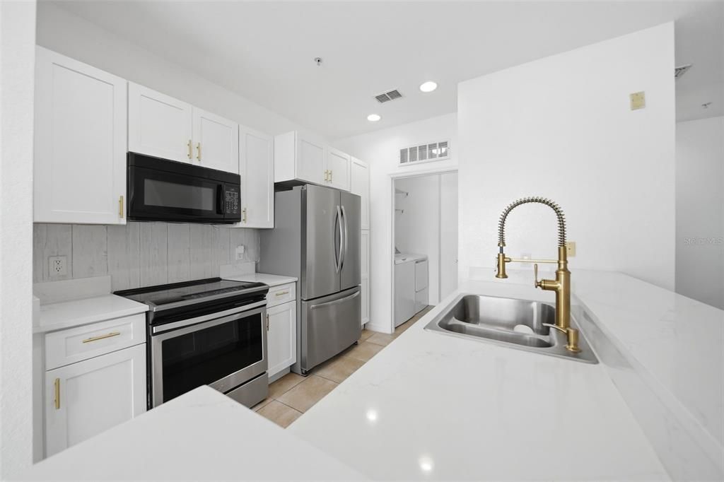 В аренду: $2,650 (2 спален, 2 ванн, 1250 Квадратных фут)