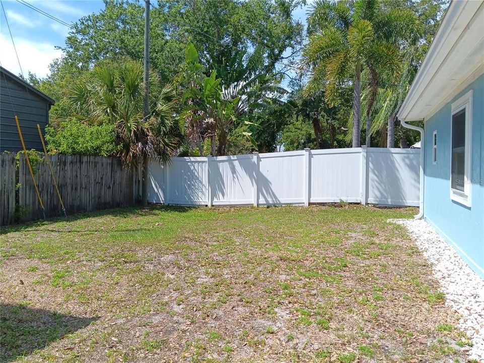 For Rent: $2,200 (3 beds, 2 baths, 1069 Square Feet)