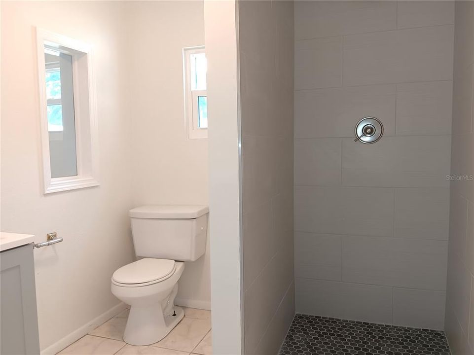 For Rent: $2,200 (3 beds, 2 baths, 1069 Square Feet)