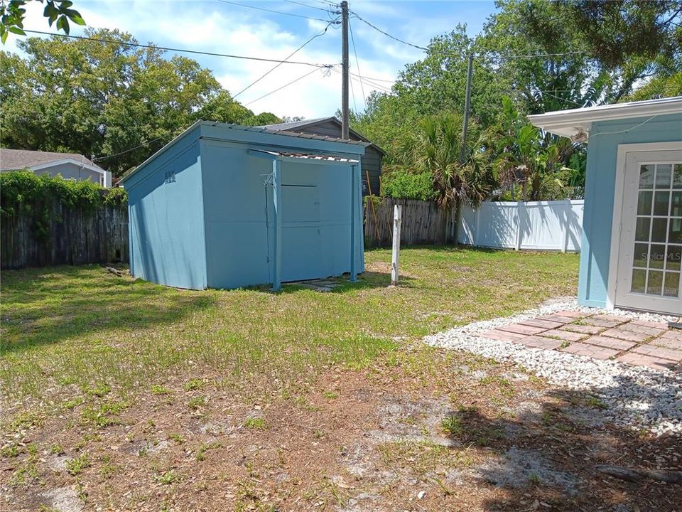 For Rent: $2,200 (3 beds, 2 baths, 1069 Square Feet)