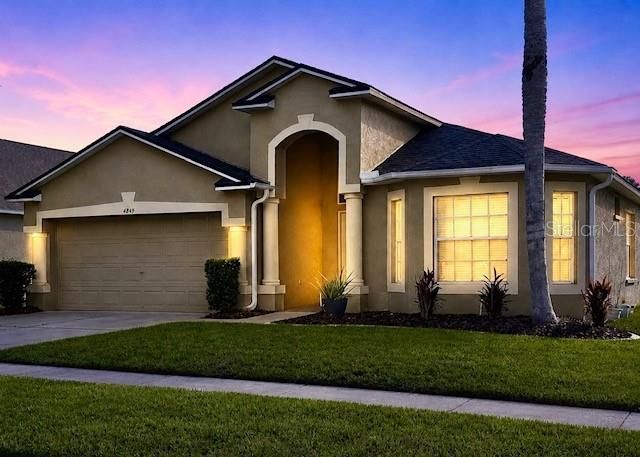 For Sale: $380,000 (4 beds, 3 baths, 1827 Square Feet)