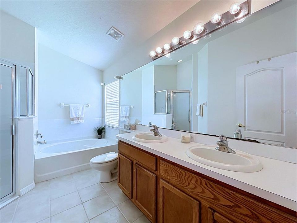 For Sale: $380,000 (4 beds, 3 baths, 1827 Square Feet)