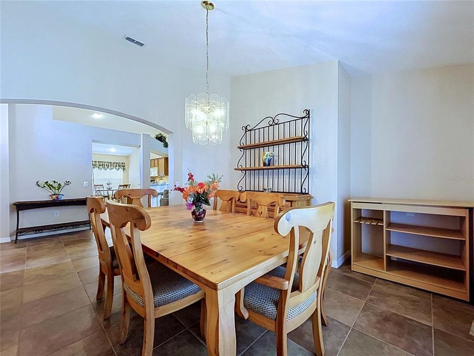 For Sale: $380,000 (4 beds, 3 baths, 1827 Square Feet)