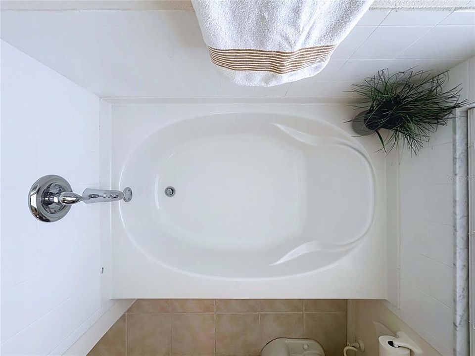 For Sale: $380,000 (4 beds, 3 baths, 1827 Square Feet)