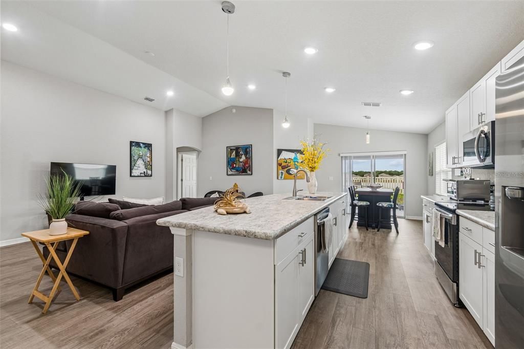 En Venta: $375,000 (4 camas, 2 baños, 1710 Pies cuadrados)