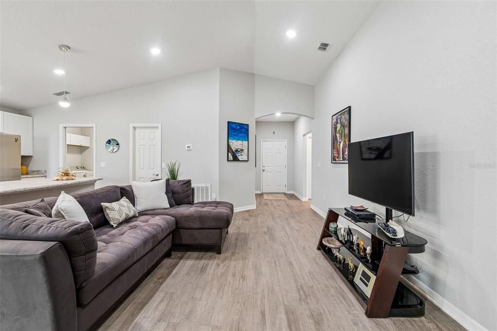 En Venta: $375,000 (4 camas, 2 baños, 1710 Pies cuadrados)