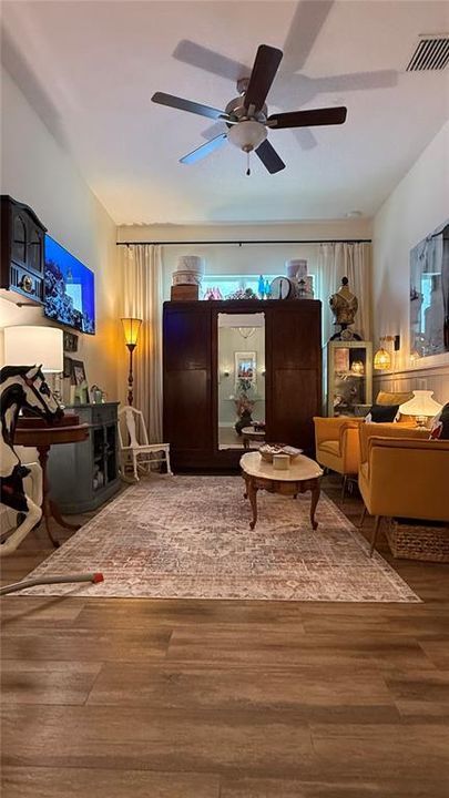 En Venta: $550,000 (4 camas, 2 baños, 2077 Pies cuadrados)