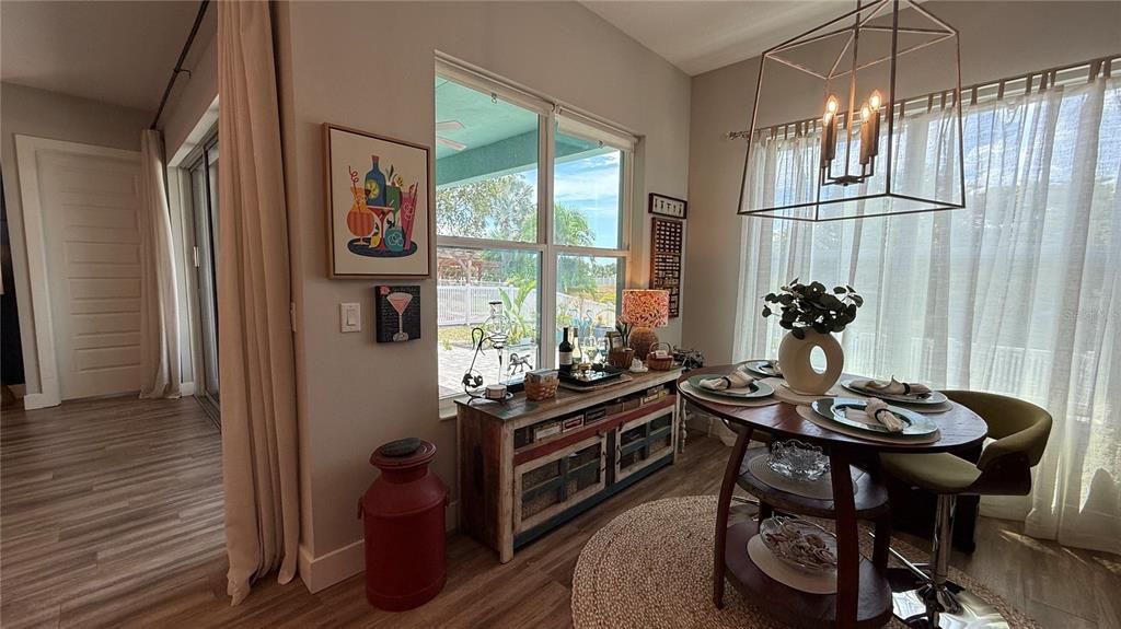 En Venta: $550,000 (4 camas, 2 baños, 2077 Pies cuadrados)