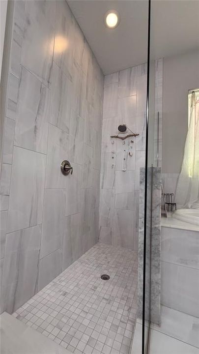 En Venta: $550,000 (4 camas, 2 baños, 2077 Pies cuadrados)