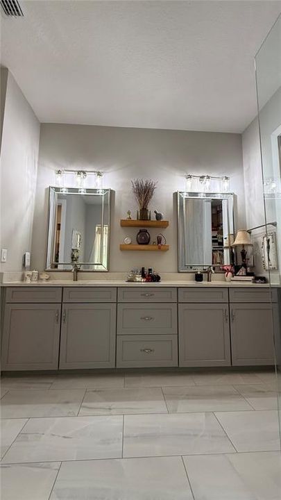 En Venta: $550,000 (4 camas, 2 baños, 2077 Pies cuadrados)