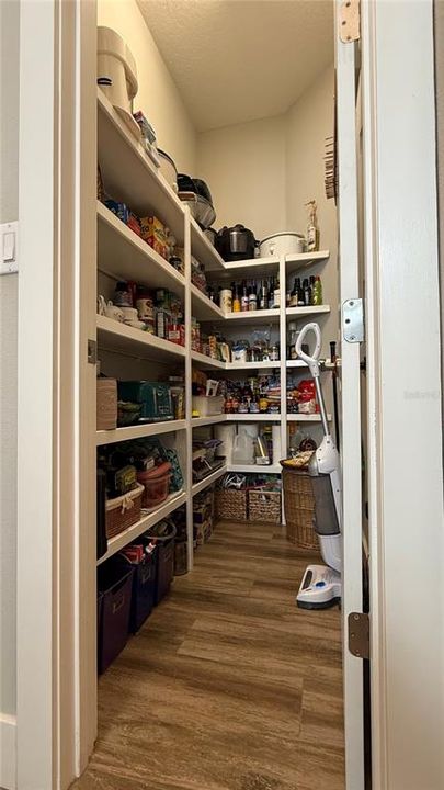 En Venta: $550,000 (4 camas, 2 baños, 2077 Pies cuadrados)