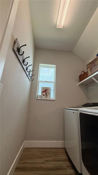 En Venta: $550,000 (4 camas, 2 baños, 2077 Pies cuadrados)