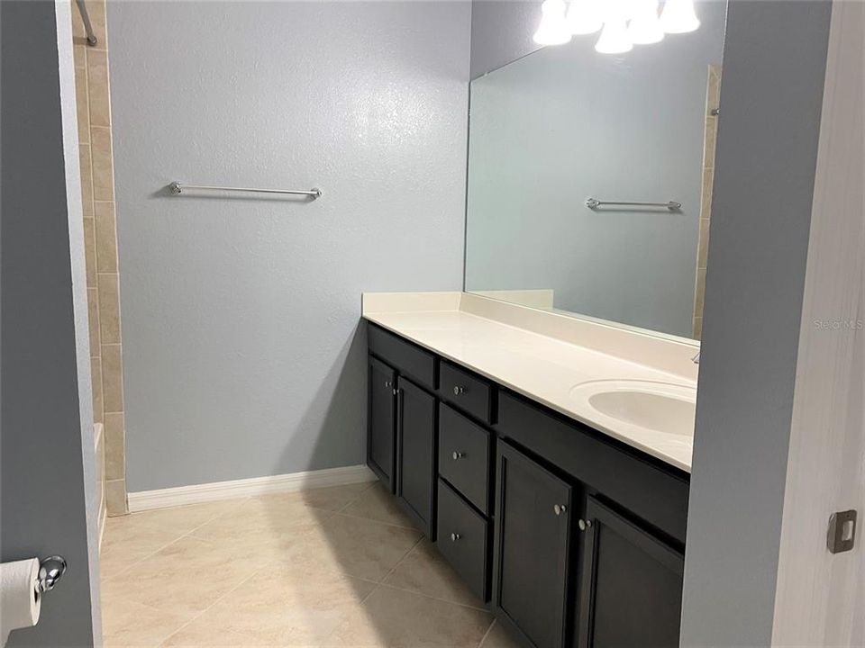 For Rent: $2,400 (3 beds, 2 baths, 1986 Square Feet)