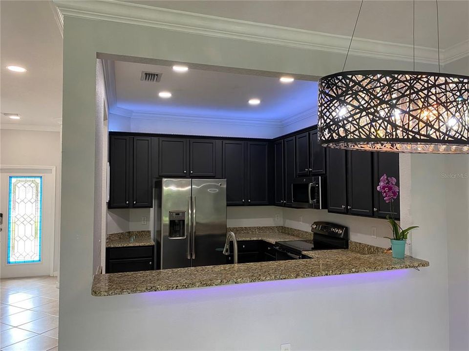 For Rent: $2,400 (3 beds, 2 baths, 1986 Square Feet)