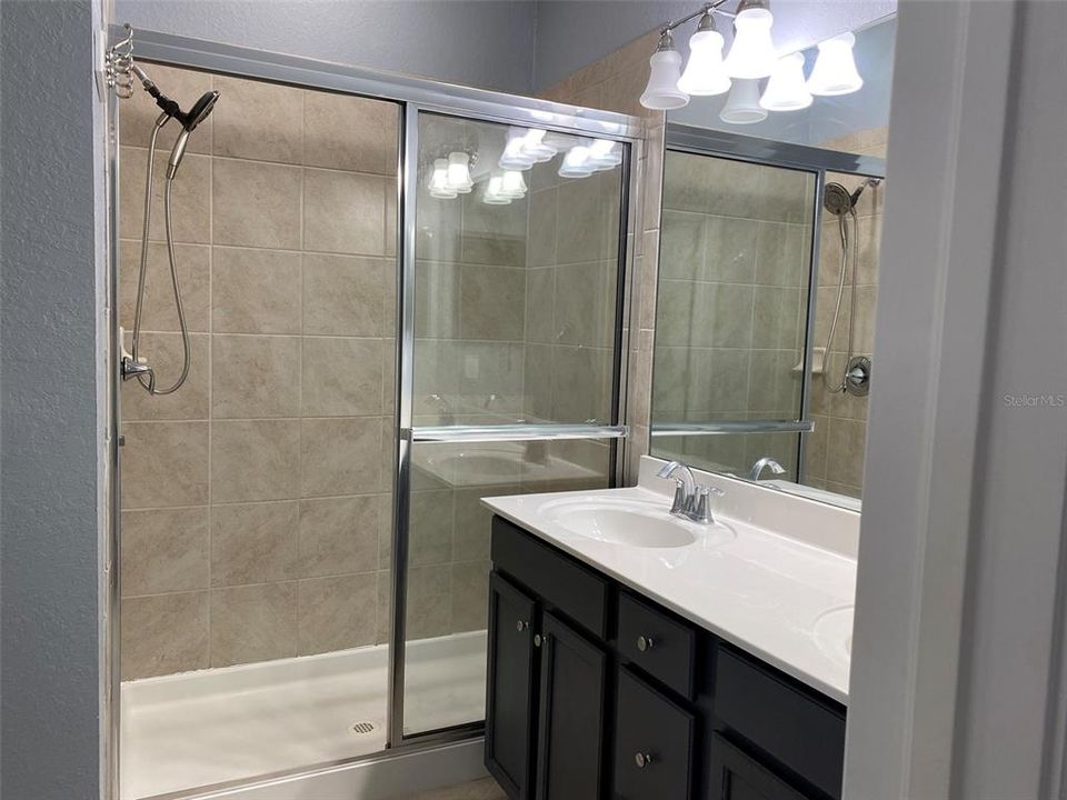 For Rent: $2,400 (3 beds, 2 baths, 1986 Square Feet)