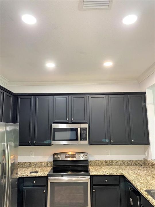 For Rent: $2,400 (3 beds, 2 baths, 1986 Square Feet)
