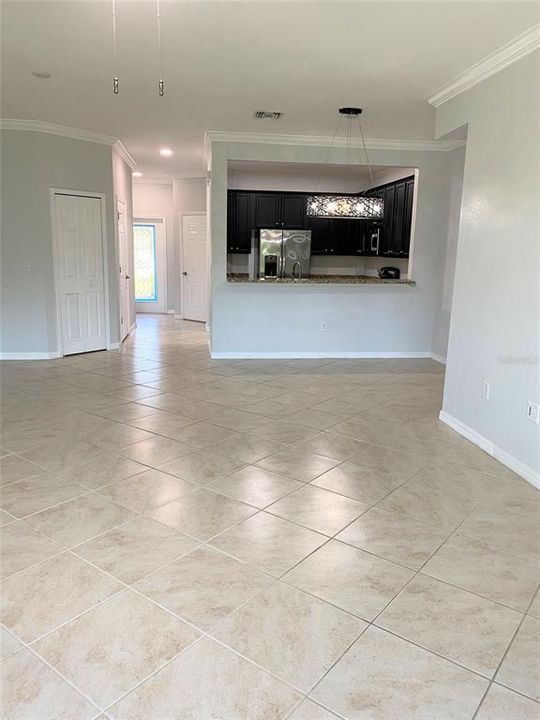 For Rent: $2,400 (3 beds, 2 baths, 1986 Square Feet)