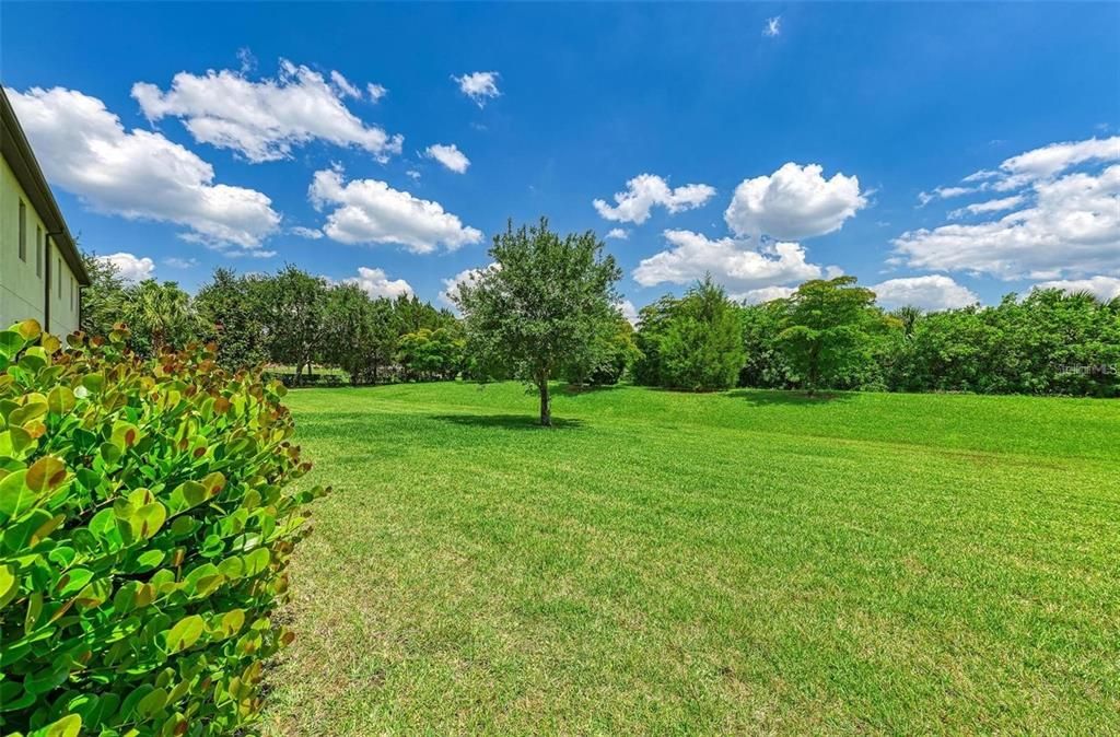 For Rent: $2,400 (3 beds, 2 baths, 1986 Square Feet)