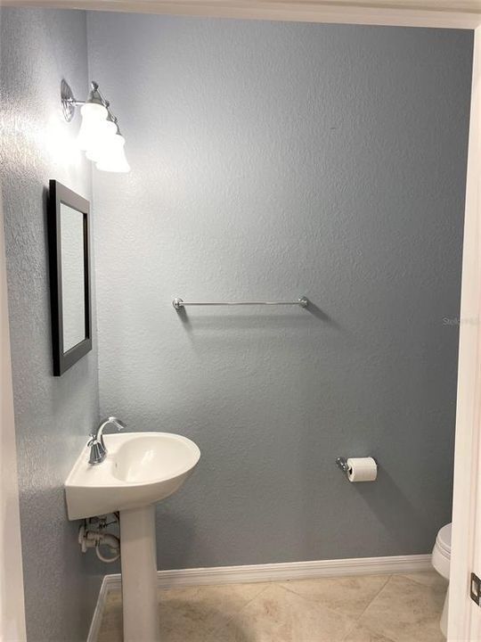 For Rent: $2,400 (3 beds, 2 baths, 1986 Square Feet)