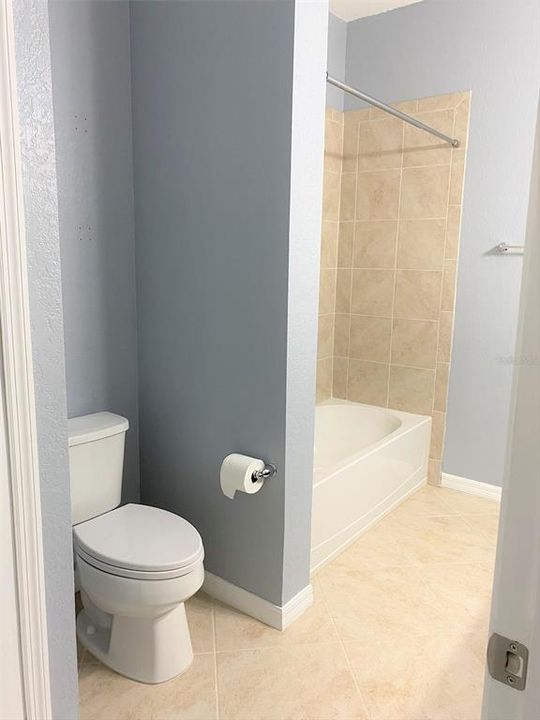 For Rent: $2,400 (3 beds, 2 baths, 1986 Square Feet)