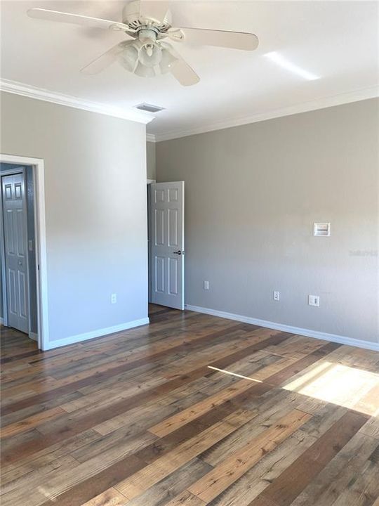 For Rent: $2,400 (3 beds, 2 baths, 1986 Square Feet)
