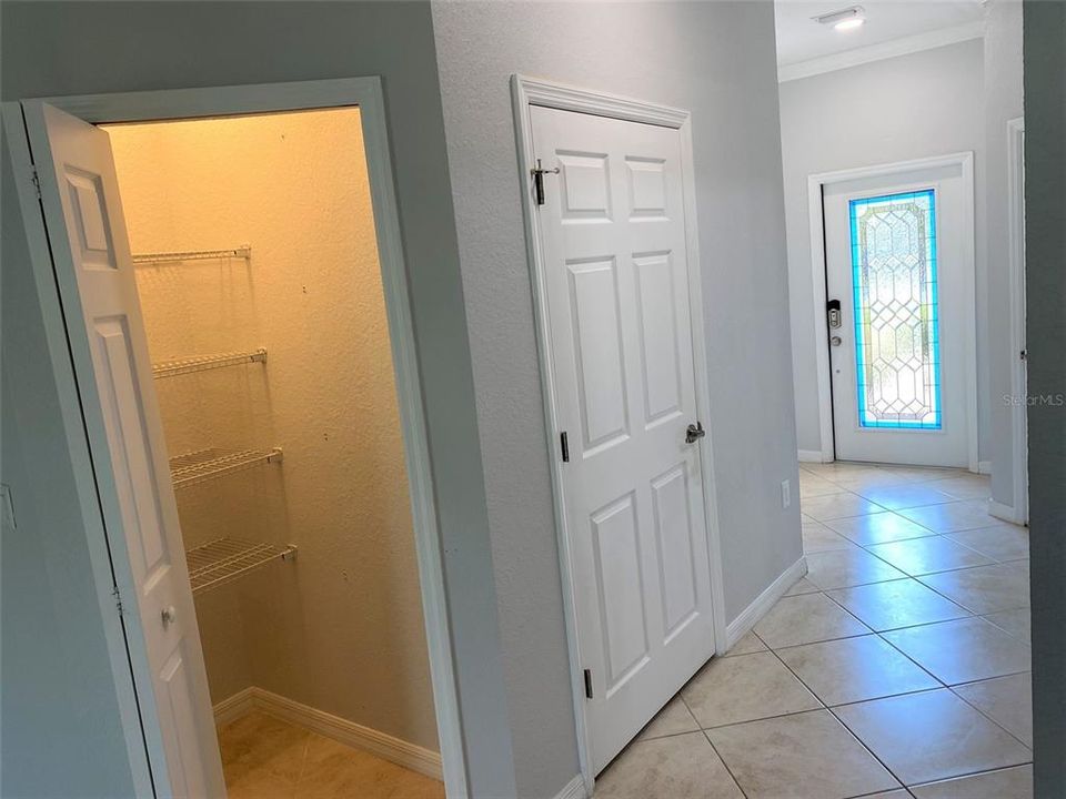 For Rent: $2,400 (3 beds, 2 baths, 1986 Square Feet)