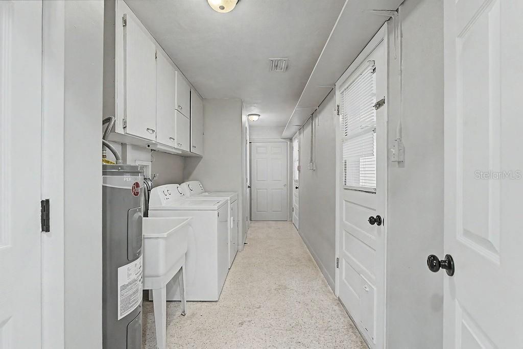 На продажу: $164,900 (2 спален, 1 ванн, 932 Квадратных фут)