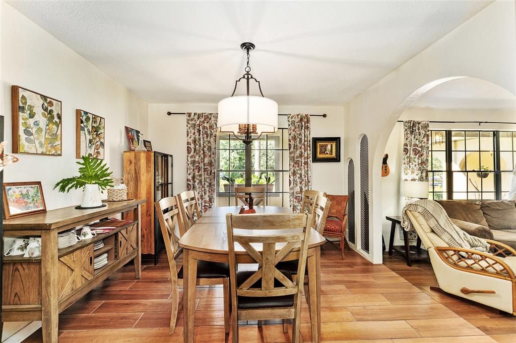 For Sale: $459,000 (4 beds, 2 baths, 2137 Square Feet)