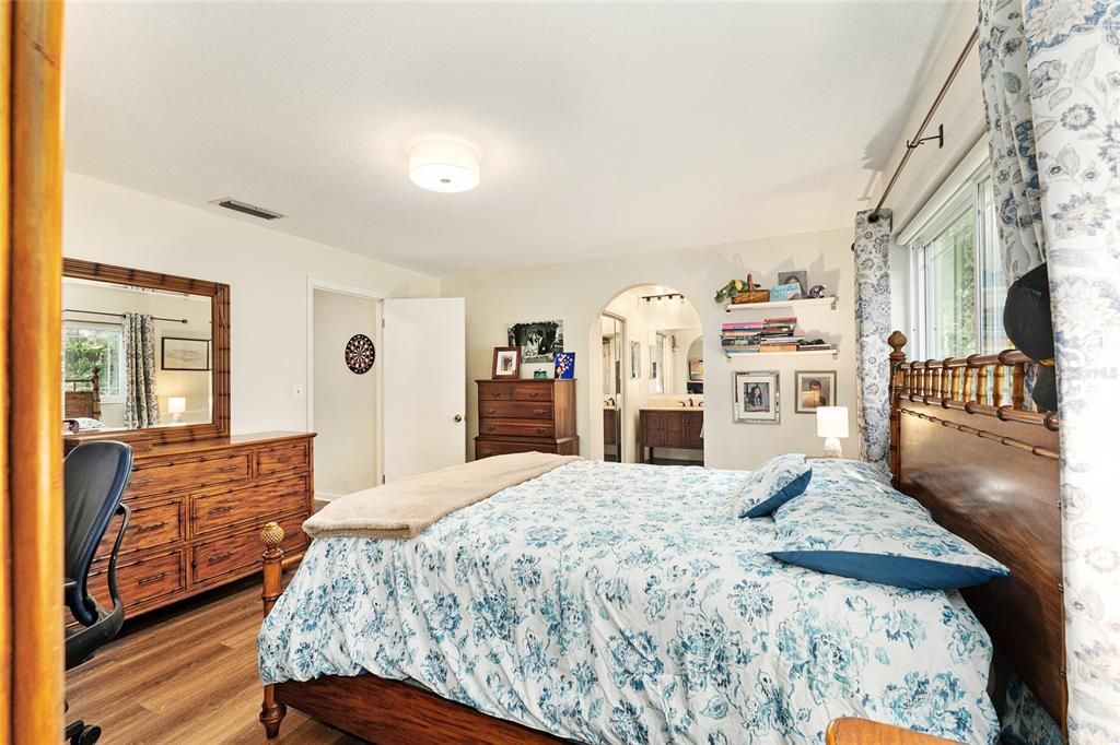For Sale: $459,000 (4 beds, 2 baths, 2137 Square Feet)