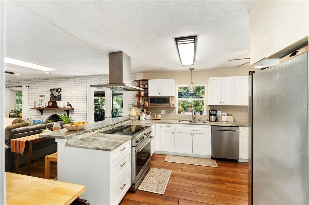 For Sale: $459,000 (4 beds, 2 baths, 2137 Square Feet)