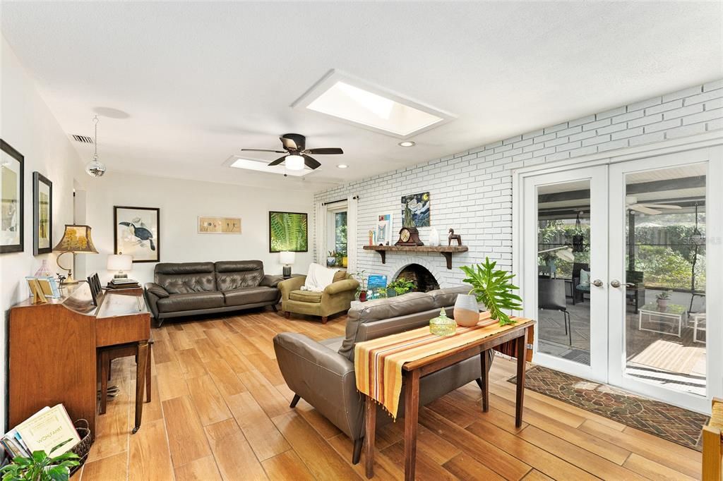 For Sale: $459,000 (4 beds, 2 baths, 2137 Square Feet)